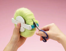 Load image into Gallery viewer, Clover Pom Pom Maker - Extra Large