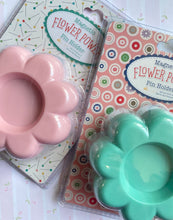 Load image into Gallery viewer, SD- Lori Holt Flower Power Magnetic Pin Holder
