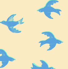 Load image into Gallery viewer, Heather Ross - Quilt Back - Ivory Bluebird - 1yd
