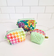 Load image into Gallery viewer, Foxboro Pouch
