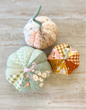 Load image into Gallery viewer, Fabric Pumpkins Pattern
